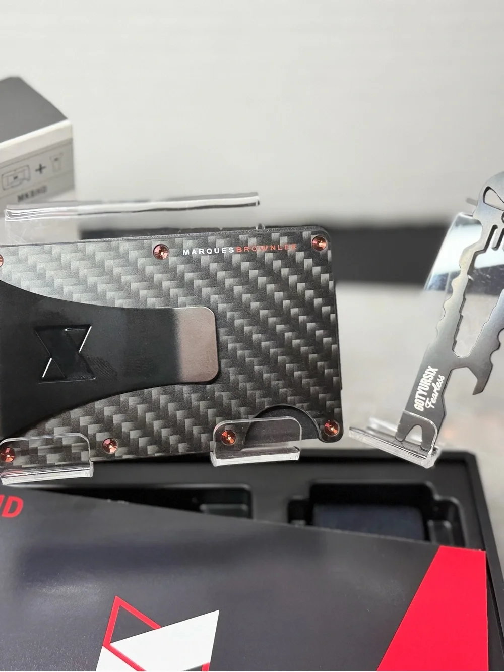 RIDGE WALLET | CARBON FIBER 3K w/RED PVD SCREWS+BLK FEARLESS KEYCHAIN MULTI-TOOL